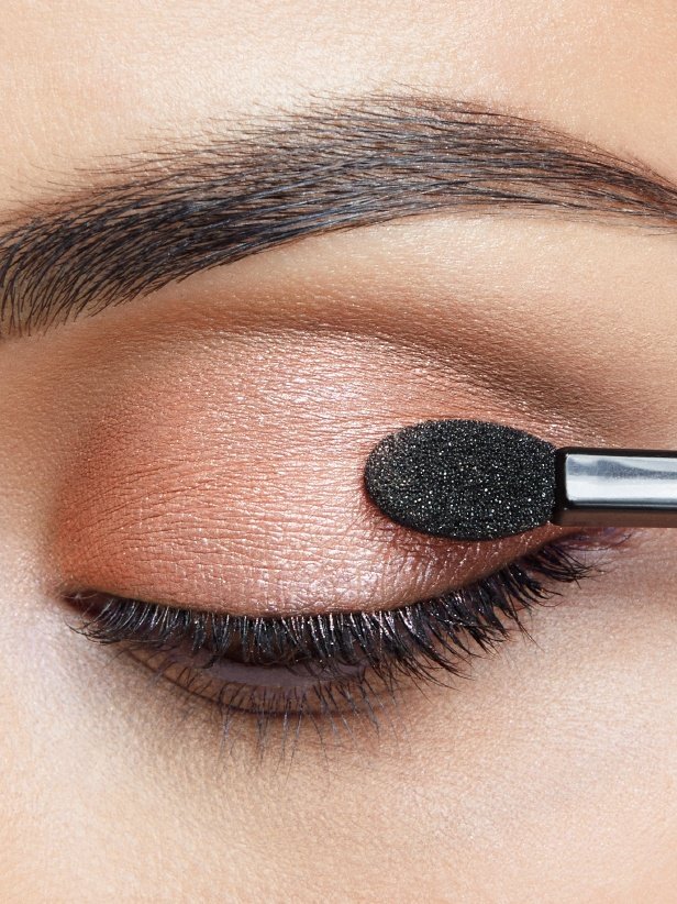 maybelline falsies push up angel mascara date night look step 1 3x4